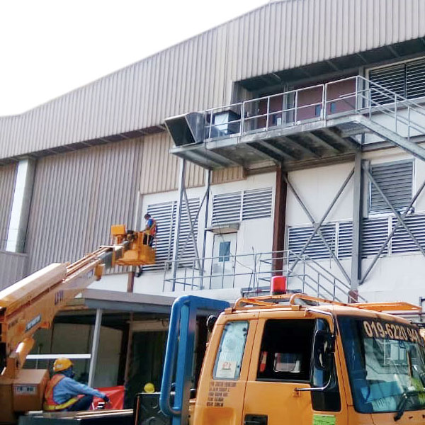 Industrial Outdoor Building CLeaning